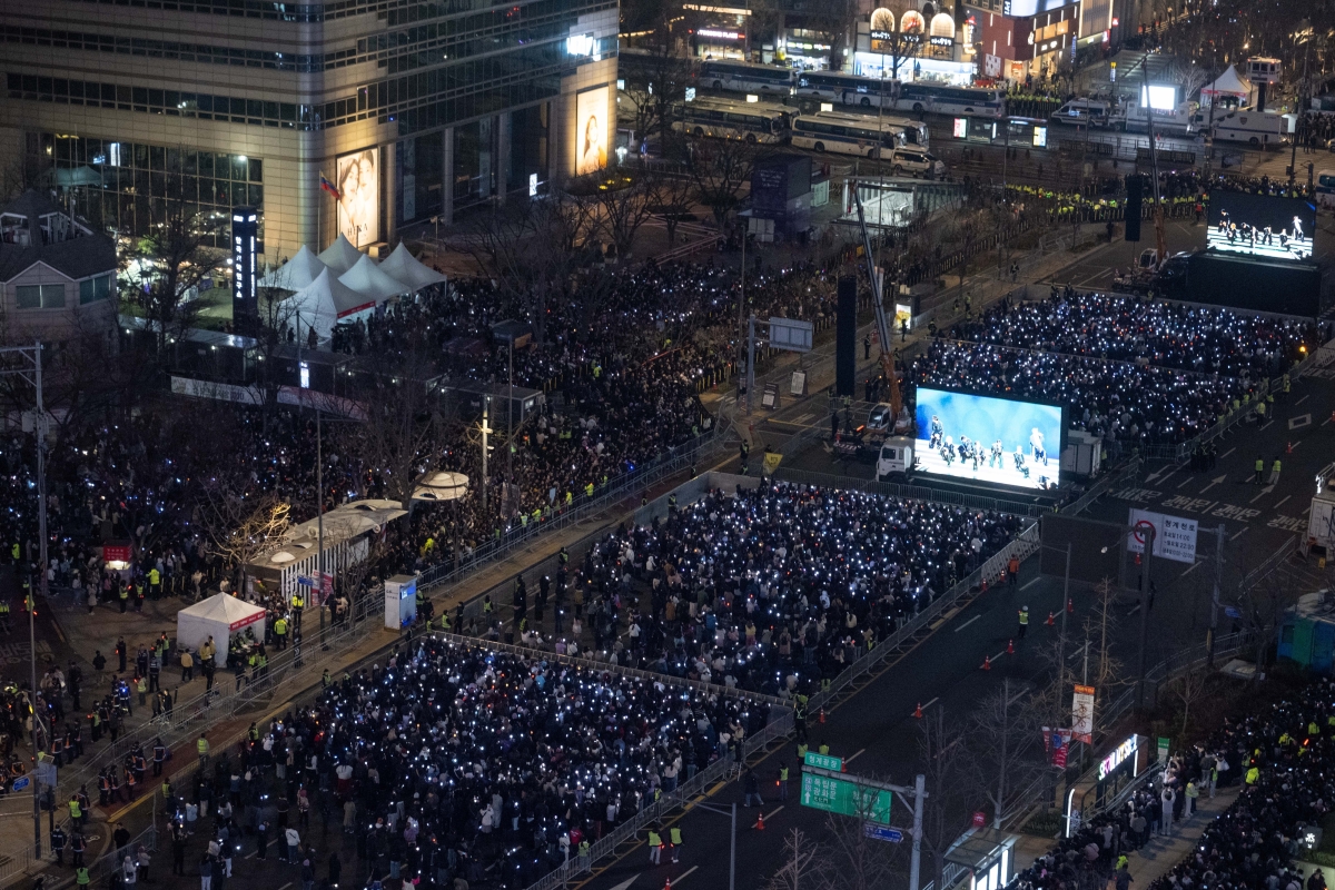 지난 21일 BTS 공연이 열린 광화문광장 일대는  아미(ARMY·BTS 팬덤)들로 가득 찼다.  연합뉴스