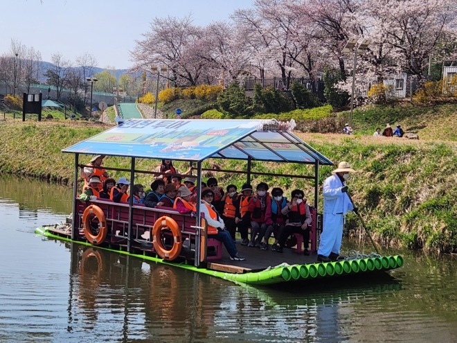 뗏목 타고 벚꽃 즐기는 서초 ‘천천투어’