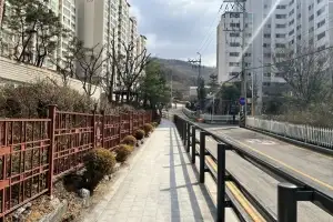 “폭설 내려도 걱정 없어요”…의왕시, 모락초등 앞 등굣길 ‘통학로 열선’ 설치