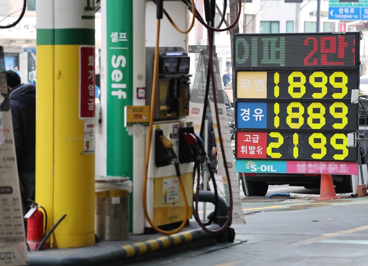 ‘석유 최고가제 시행’ 유가 하락 전환
