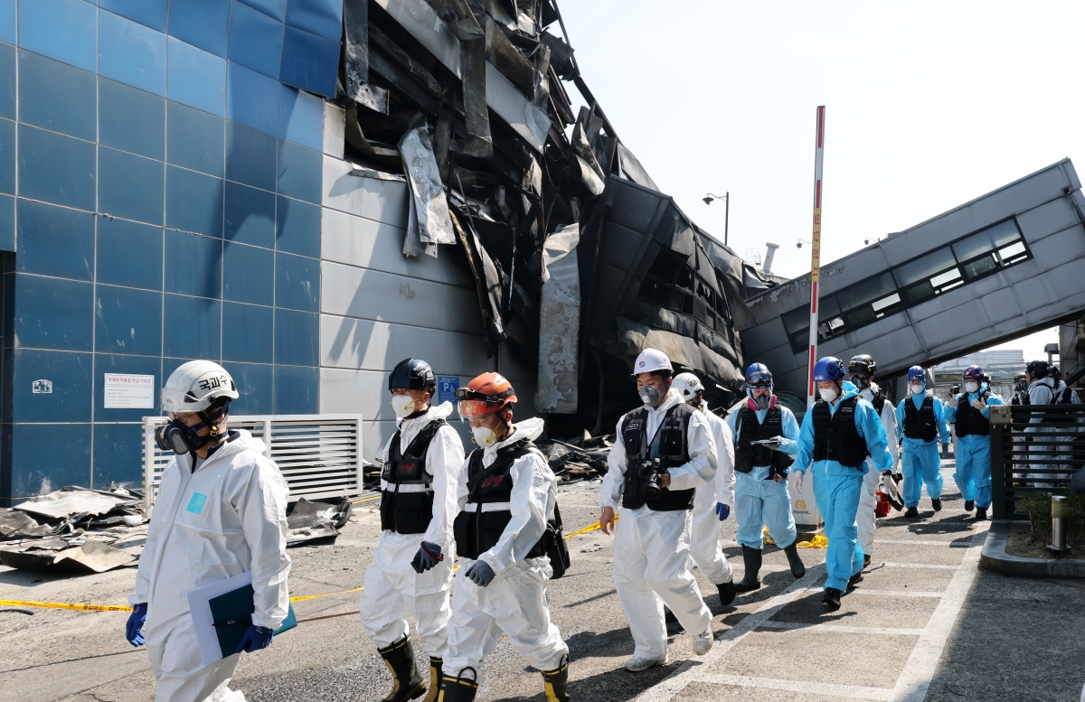 사망자 발견 장소 이동하는 합동감식반