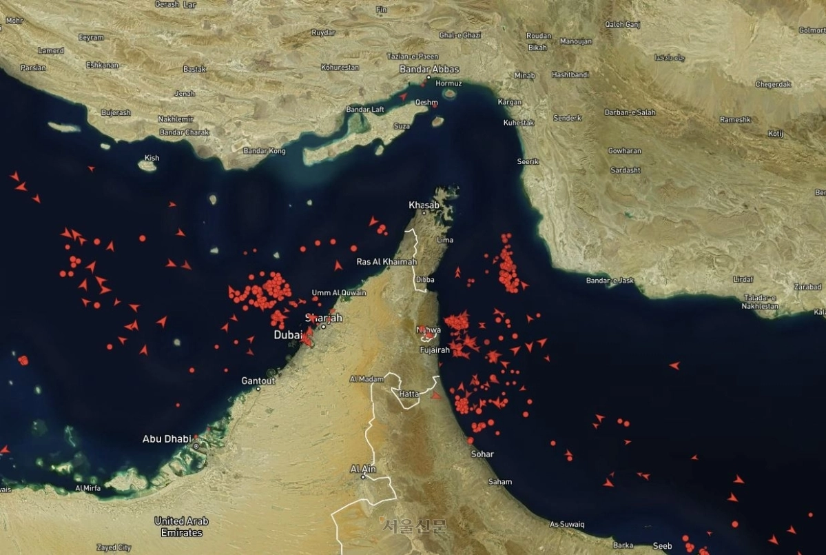 5일 오후 3시 30분 기준 선박 추적프로그램 ‘마린 트래픽’로 바라본 호르무즈 해협. 2026.3.5 마린 트래픽 캡처