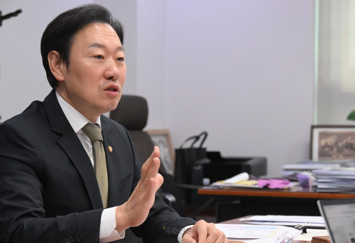 박수민 국민의힘 의원이 23일 국회 의원회관에서 6·3지방선거 서울시장  예비후보 인터뷰를 하고 있다. 안주영 전문기자