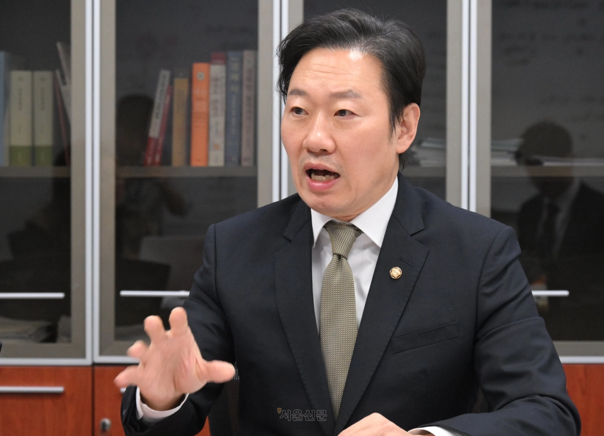 박수민 국민의힘 의원이 23일 국회 의원회관에서 6·3지방선거 서울시장  예비후보 인터뷰를 하고 있다. 안주영 전문기자