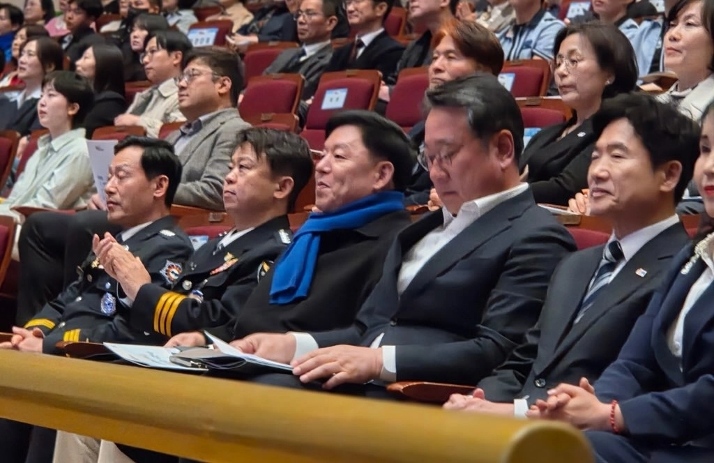 김정희 전남도의회 교육위원장이 ‘광양교육 비전 선포식’에서 김대중 전남교육감 등과 함께하고 있다.