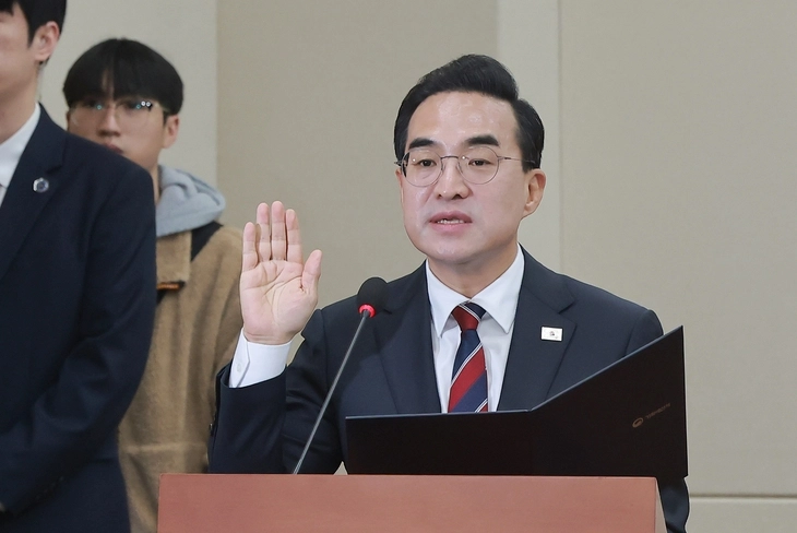 박홍근 기획예산처 장관 후보자가 23일 국회 재정경제기획위원회에서 열린 인사청문회에서 선서하고 있다. 2026.3.23  연합뉴스