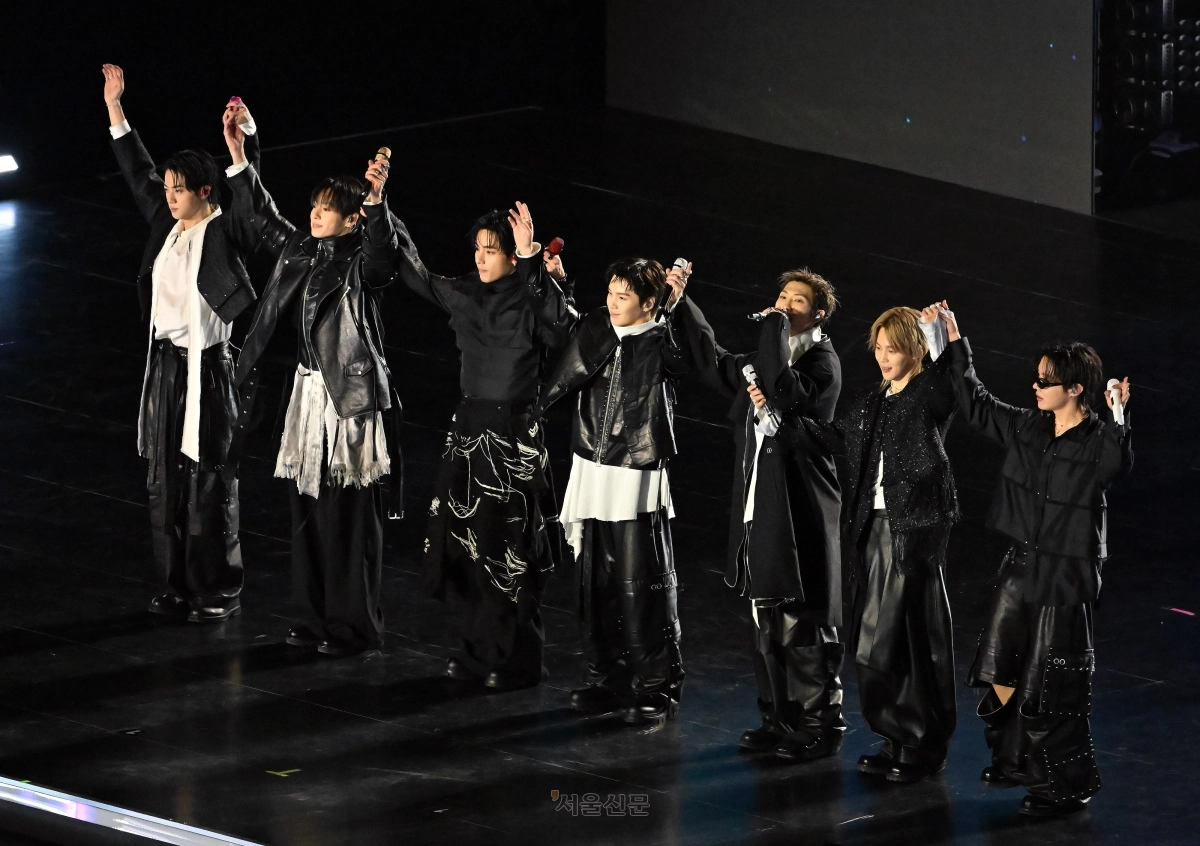 그룹 방탄소년단(BTS)이 21일 서울 광화문 광장에서 무료 복귀 공연 ‘BTS 컴백 라이브: 아리랑’(BTS THE COMEBACK LIVE | ARIRANG)을 펼쳤다. 2026.03.21. 사진공동취재단