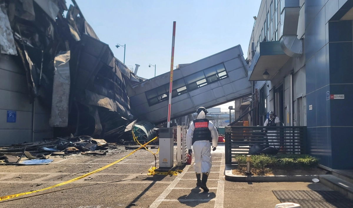 대전 대덕구 자동차 부품 공장 화재 현장에서 합동 감식이 진행되고 있다. 서울신문DB