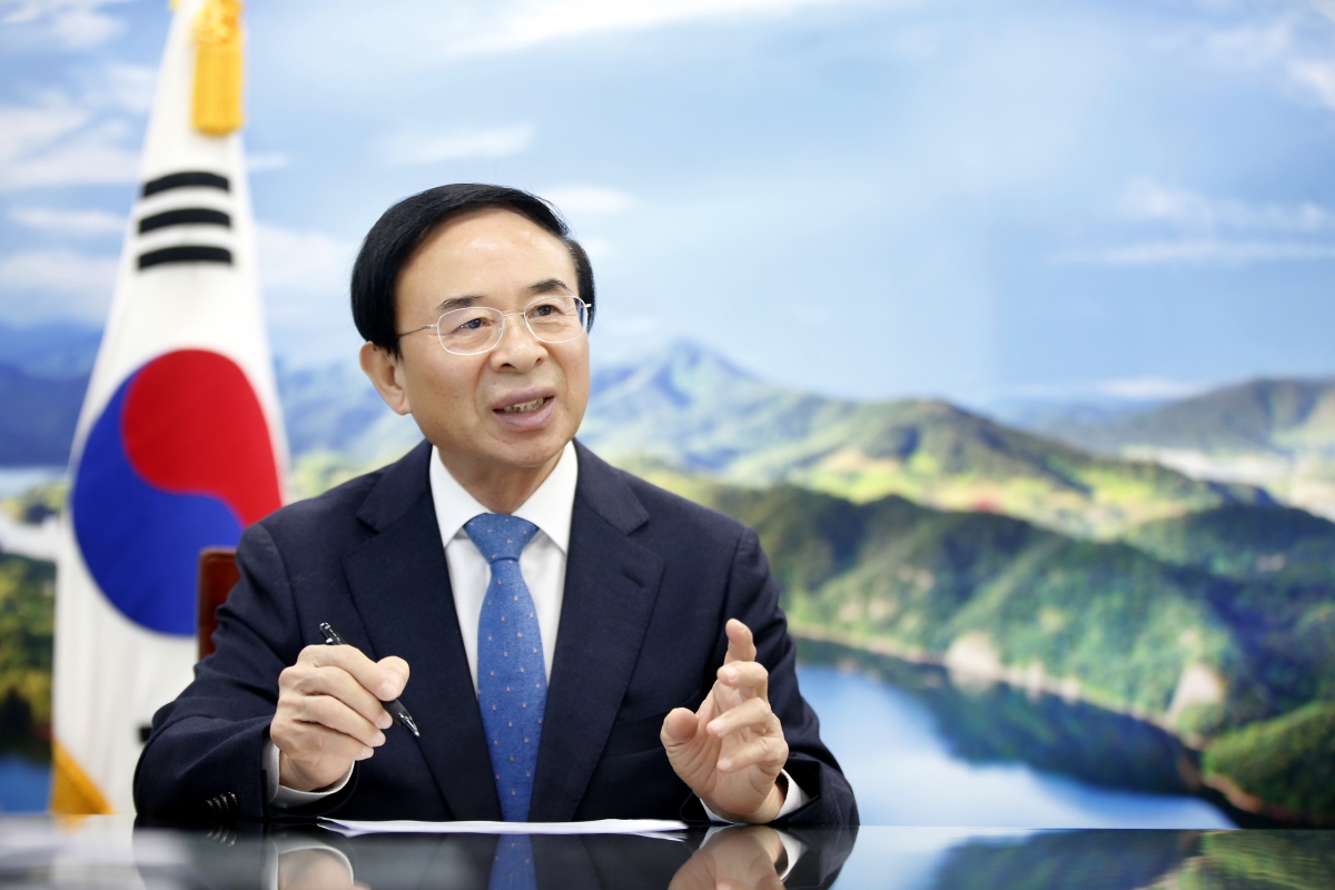 심민 전북 임실군수가 24일 서울신문과의 인터뷰에서 지난 12년 동안 무소속 3선 임기를 지낸 소회를 밝히고 있다. 임실군 제공