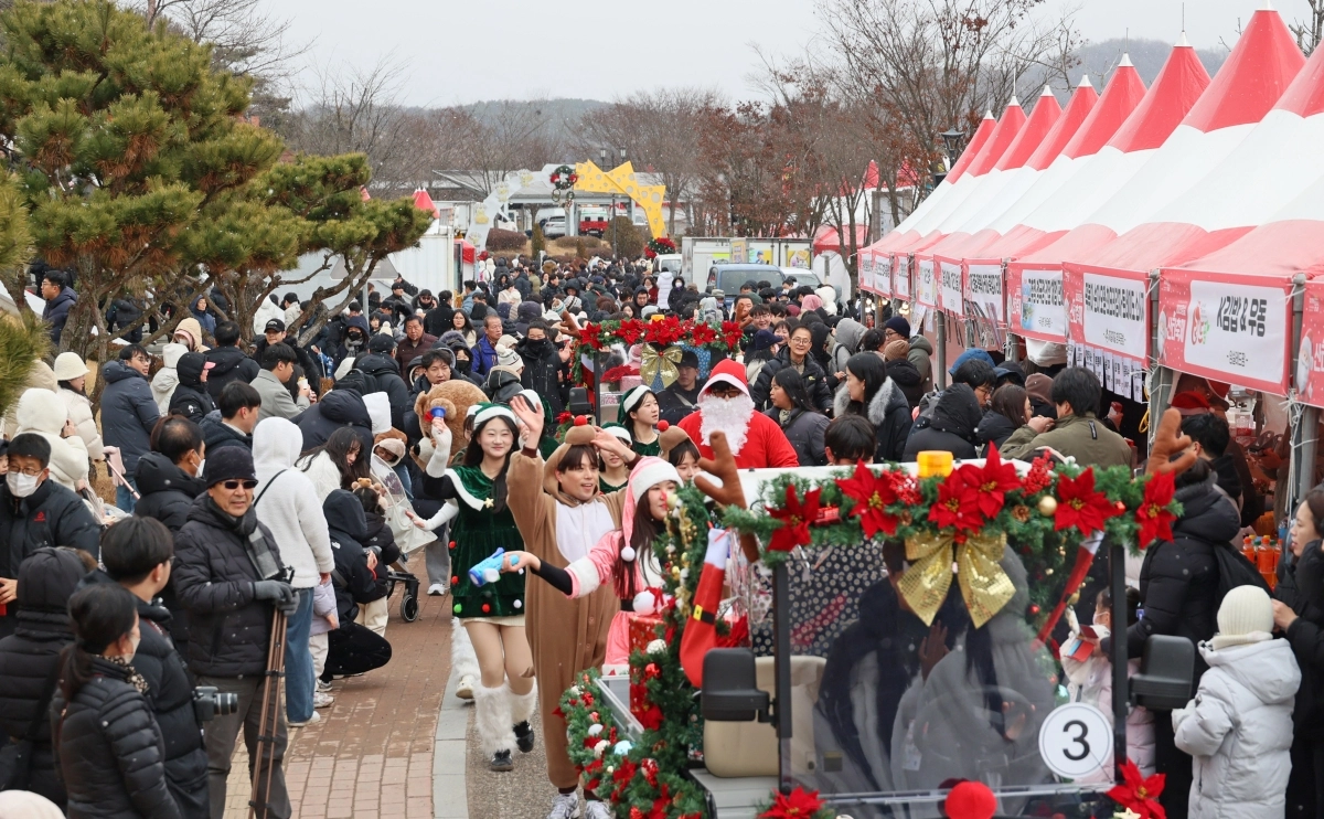 관광 비수기인 12월에 개최된 지난해 임실산타축제를 찾은 관람객들. 임실군 제공