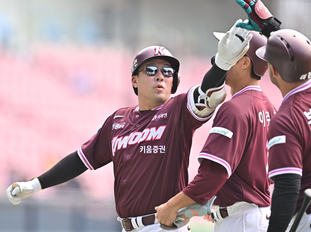 안치홍, 기분 좋은 홈런 마무리