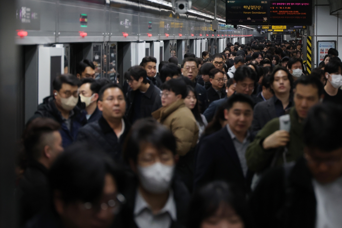 기름값 급등…지하철 이용객 증가