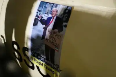 “호르무즈 열어주세요”…이란 미사일에 트럼프 조롱 사진