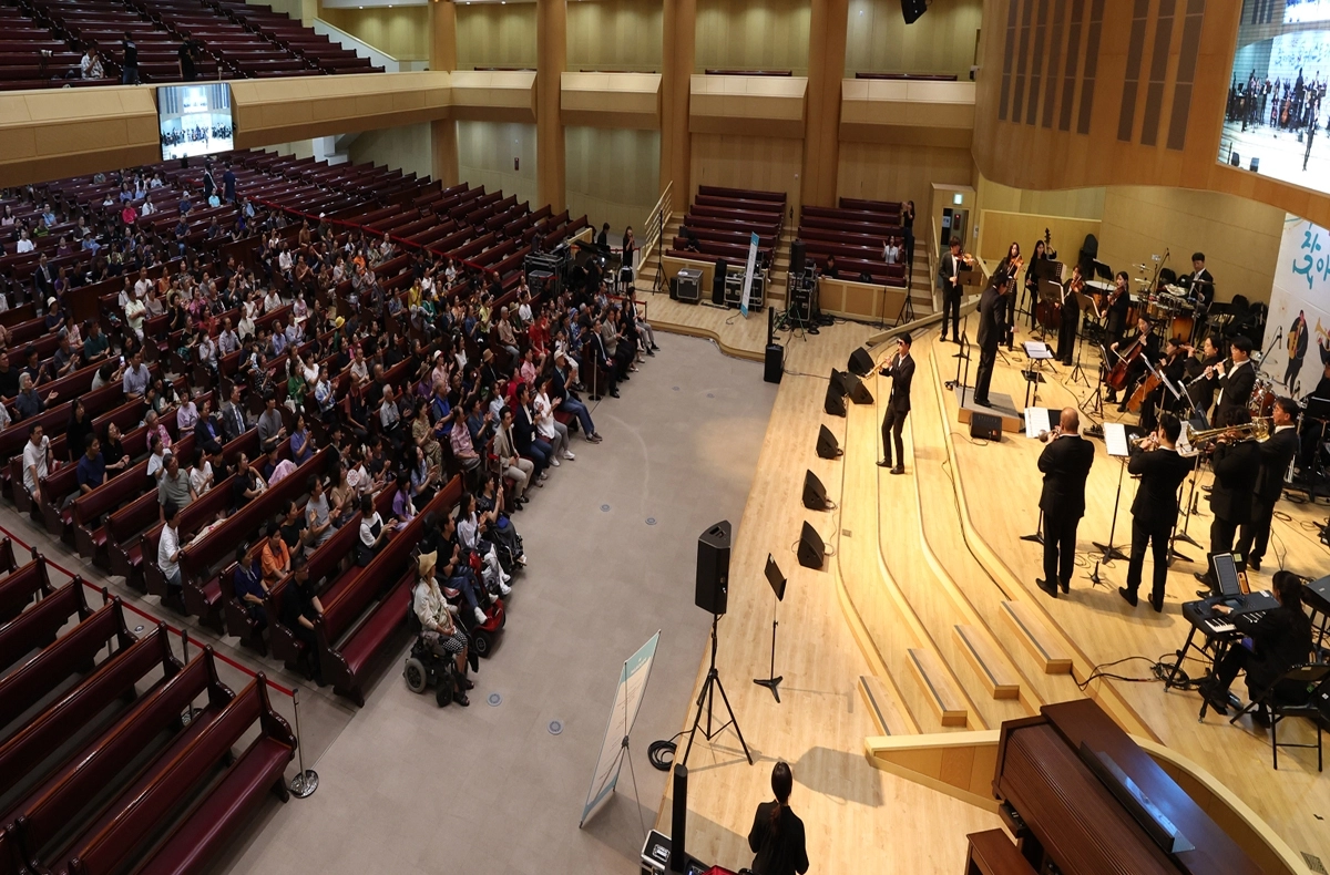 지난해 8월 서울 노원구 월계동 장석교회에서 열린 ‘찾아가는 오케스트라’ 공연.  노원구 제공