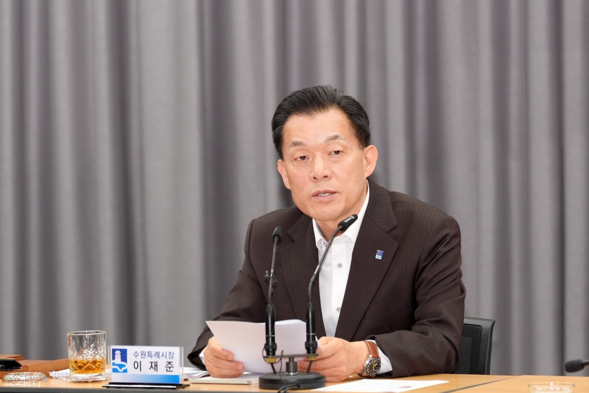 25일 이재준 수원시장이 4월 간부회의에서 발언하고 있다. (수원시 제공)