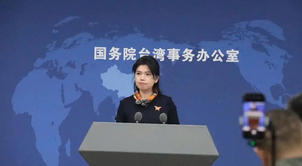 중국 국무원 대만사무판공실의  주펑롄 대변인이 25일 기자들의 질문에 답하고 있다. 방송화면 캡처