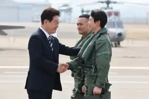 KF21 출고식 찾은 李대통령 “진정한 방위·항공산업 강국” 천명