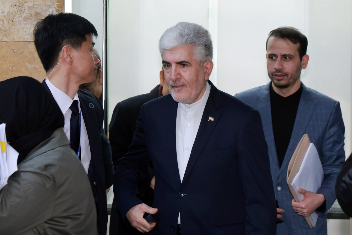 외통위원장과 면담 위해 이동하는 이란 대사