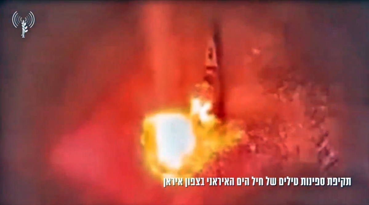 19일(현지시간) 이스라엘군(IDF)은 전날 이란 북부 카스피해 연안 항구도시 반다르 안잘리를 공습해 이란 해군 함정과 지휘시설, 조선소 등을 파괴했다고 밝혔다. 2026.3.19 IDF 자료