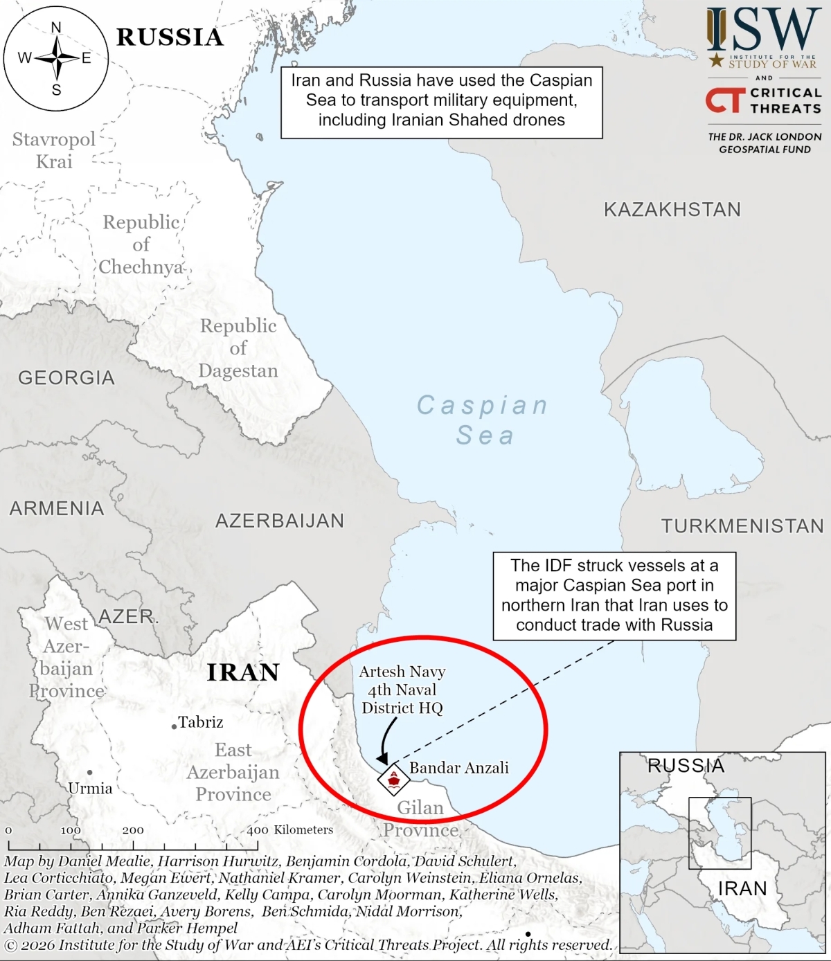 19일(현지시간) 이스라엘군(IDF)은 전날 이란 북부 카스피해 연안 항구도시 반다르 안잘리를 공습해 이란 해군 함정과 지휘시설, 조선소 등을 파괴했다고 밝혔다. 카스피해는 세계 최대 내륙해로, 러시아와 이란 주요 항만 사이 약 960㎞를 잇는 통로다. 미 해군 작전반경 밖이라는 지리적 특성 덕분에 양국이 감시망을 피해 군수품과 원자재를 주고받는 제재 회피 루트로 활용해 왔다. 특히 반다르 안잘리(빨간 동그라미)는 이란 북부 함대의 핵심 기지이자 이란‑러시아 해상 루트의 중심 항구로, 우크라이나 전쟁 이후 카스피해 밀수 통로의 핵심 거점으로 부상했다. 2026.3.19 싱크탱크 ISW 자료