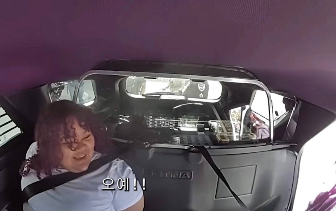 미국에서 2012년 최악의 총기 참사로 꼽히는 샌디훅 초등학교 총기 난사 사건을 모방해 동급생 살해를 계획한 10대 소녀들이 범행 직전 경찰에 붙잡혔다. NBC 뉴스 영상 캡처