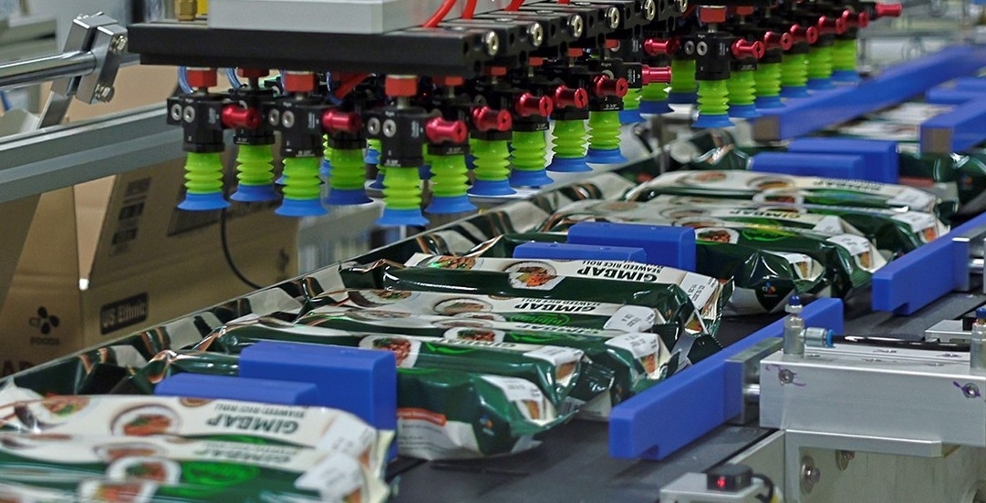 진천 CJ블로썸캠퍼스 냉동김밥 자동화 생산라인.  CJ제일제당 제공