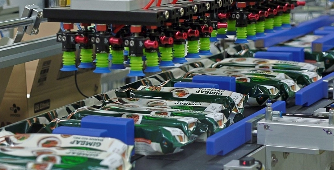 진천 CJ블로썸캠퍼스 냉동김밥 자동화 생산라인.  CJ제일제당 제공