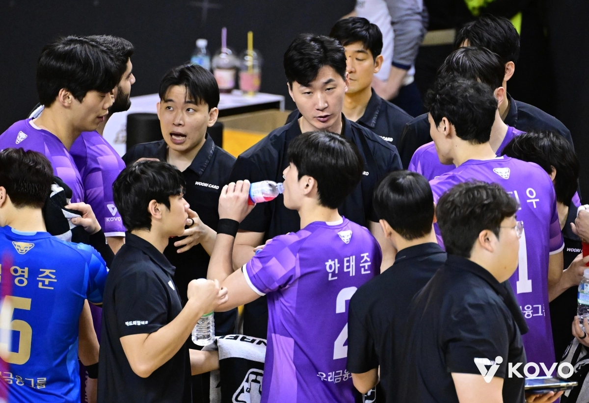 선수들에게 지시하는 박철우 감독대행. 2026.3.25 한국배구연맹 제공