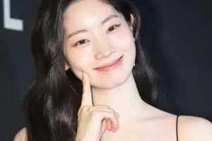 thumbnail - 트와이스 다현, 건강 문제로 활동 중단… 치료받으며 무대 섰는데 ‘발목 골절’
