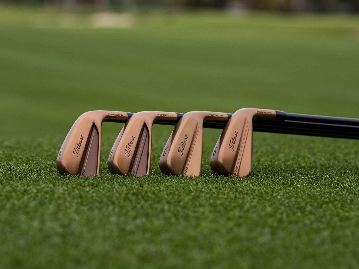 한정판 구리빛 ‘오일 캔’  타이틀리스트 T시리즈 아이언 . 타이틀리스트 제공.