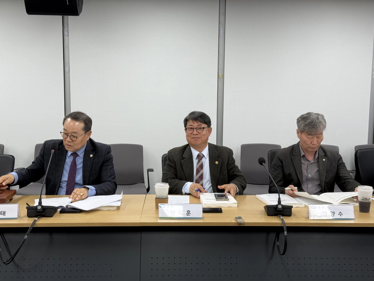 김재훈 의원이 25일 경기도청에서 열린 ‘제2차 경기도사회보장위원회’에 참석해 주요 안건을 심의하고 있다.(사진=경기도의회)