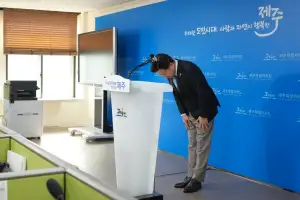 깊게 고개숙인 오영훈 지사… “이유야 어찌됐든 제 불찰, 깊은 유감”