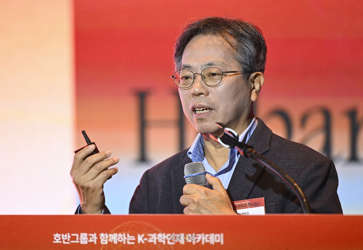 장병탁 서울대 AI연구원(AIIS) 원장 겸 컴퓨터공학부 교수