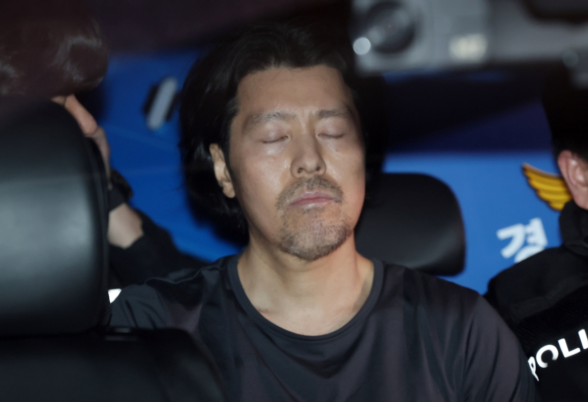눈 감은 항공사 기장 살해범
