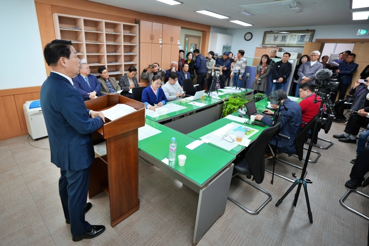 박성현 광양시장 예비후보가 민생 중심 정책 비전을 발표하고 있다.