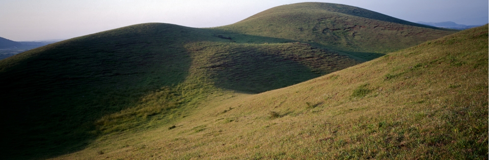 고(故) 김영갑 사진작가의 대표 오름 작품. 국립제주박물관 제공