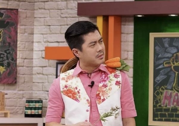 인기 요리 프로그램 ‘식재요리왕’의 진행자로 이름을 알린 방송인 추진웨이(51). 소셜미디어(SNS) 캡처