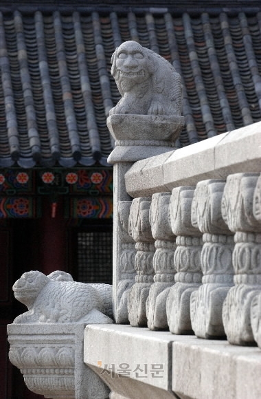 경복궁 근정전의 기단에 조각된 해태와 방위신상 등 석조 조각물들은 조선 후기를 대표하는 조각미술품들이다. 서울신문DB