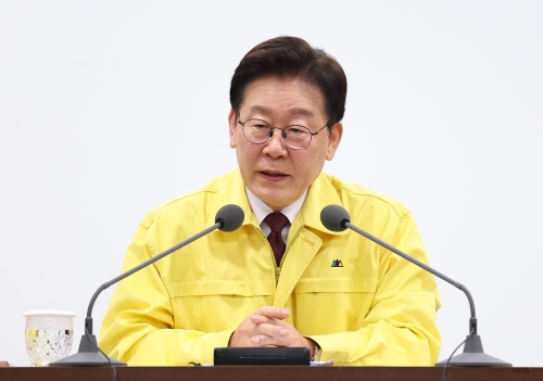 이재명 대통령이 26일 충남 한국석유공사 서산 비축기지에서 열린 석유공사 및 석유화학기업 간담회에서 발언하고 있다. 2026.3.26 서산 연합뉴스