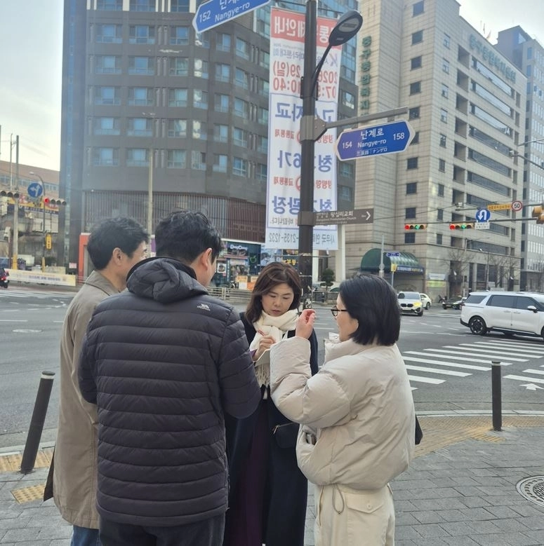 성동구 센트라스아파트 민원 현장 점검에 나선 구미경 의원