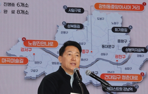 오세훈 서울시장이 지난 26일 서울 동대문구 동대문디자인플라자에서 열린 ‘2026년 소상공인 힘보탬 박람회’에 참석, 축사를 하고 있다. 연합뉴스