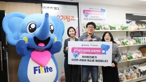 지난 24일 영등포 쪽방촌 온기창고 3호점에서 열린 ‘2026 비타민 프로젝트’ 전달식.  서울시 제공