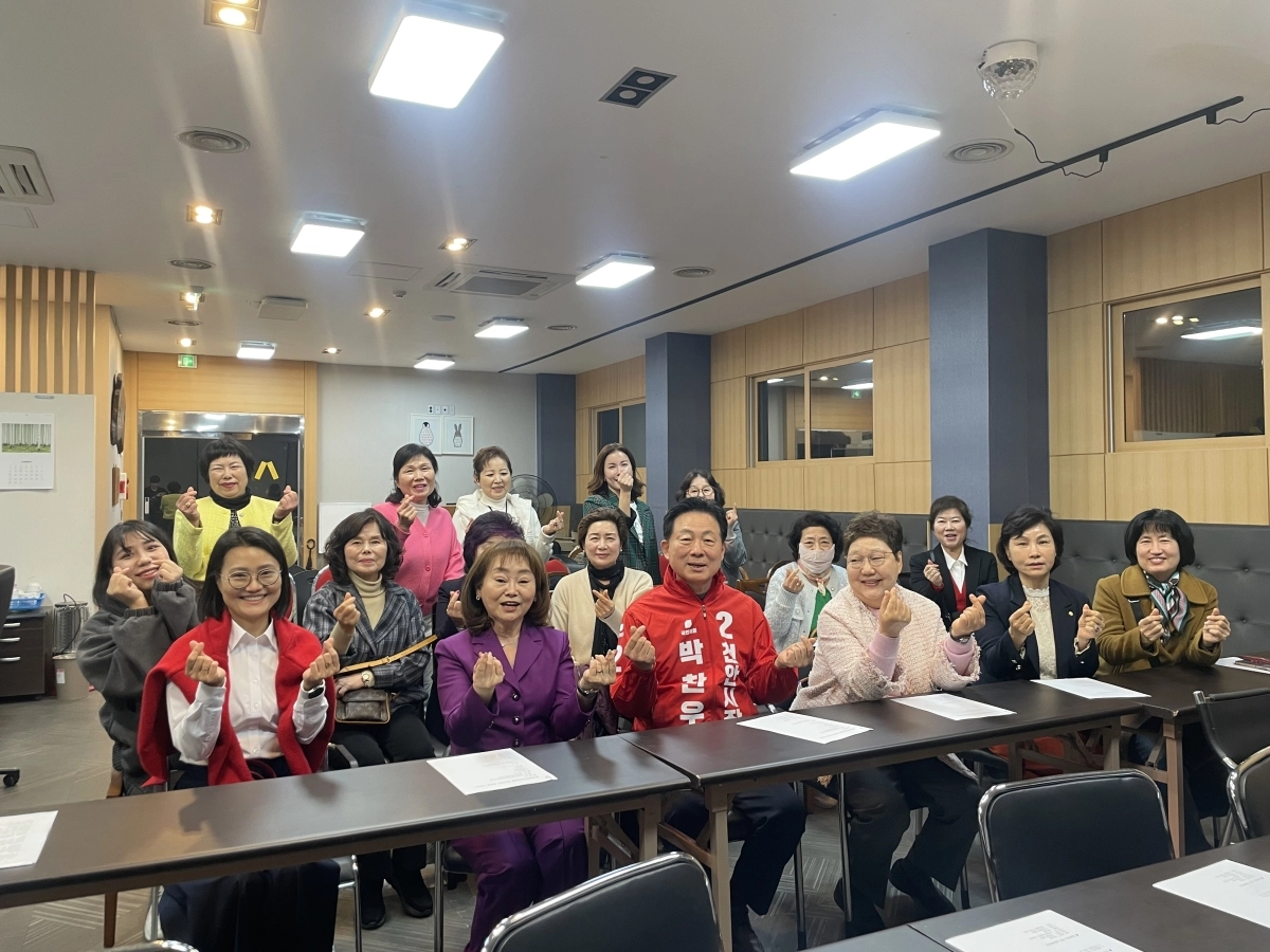 박찬우 국민의힘 천안시장 예비후보가 정책간담회를 열고 있다. 박 예비후보 제공