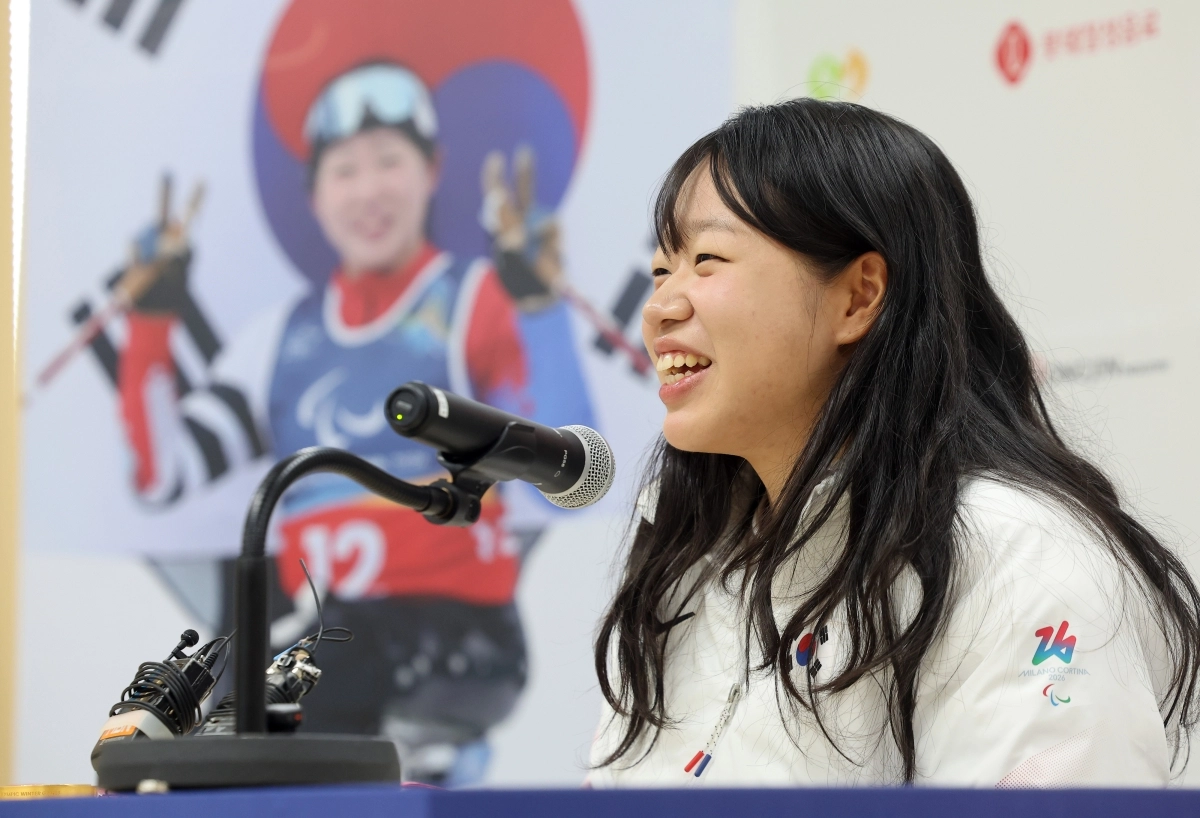 2026 밀라노·코르티나담페초 동계패럴림픽에서 5개 메달을 따낸 김윤지가 26일 서울 송파구 올림픽회관에서 열린 대한민국 선수단 MVP 기자회견에서 발언하고 있다. 2026.3.26 연합뉴스
