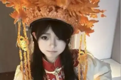 “입안에 3D 프린터 숨겼나”…‘이빨’로 당근 깎아 만리장성 만든 中 여성 화제