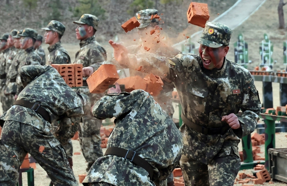 김정은, 총참모부 작전국 직속 특수부대 훈련 참관
