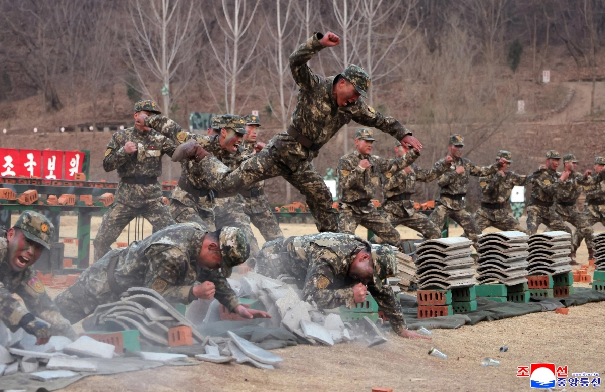 김정은, 총참모부 작전국 직속 특수부대 훈련 참관