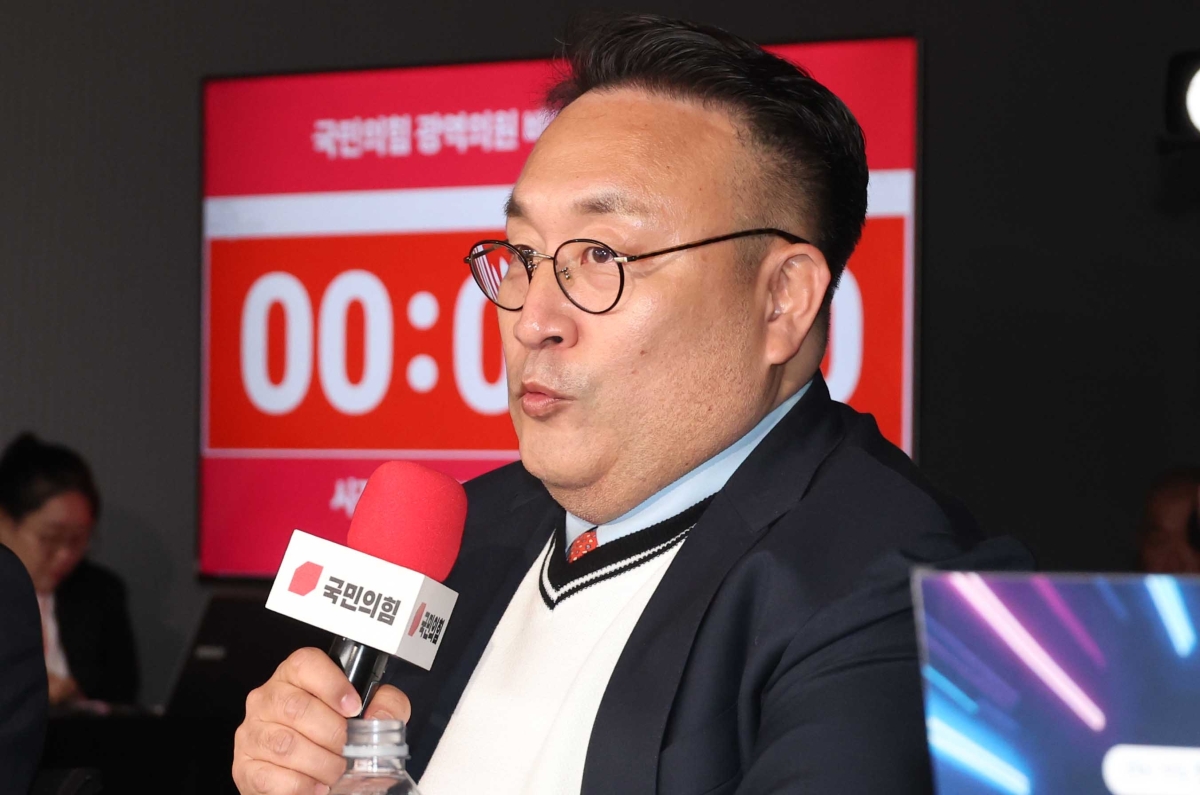 발언하는 이혁재 심사위원