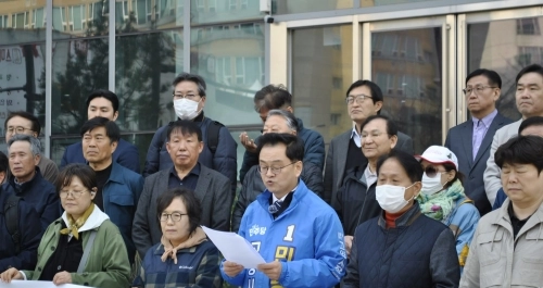 민경선 고양시장 예비후보가 기자회견에서 정책 발표를 진행하고 있다.