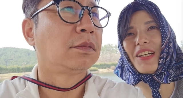 개그맨 심현섭이 아내가 자주 씻는 데 대해 불만을 토로했다. 유튜브 채널 ‘정영림심현섭’ 캡처